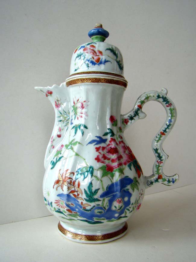 An Exceptional Museum Quality Chinese export porcelain Coffee Pot from the Chien Lung Dynasty circa 1750. — image 2